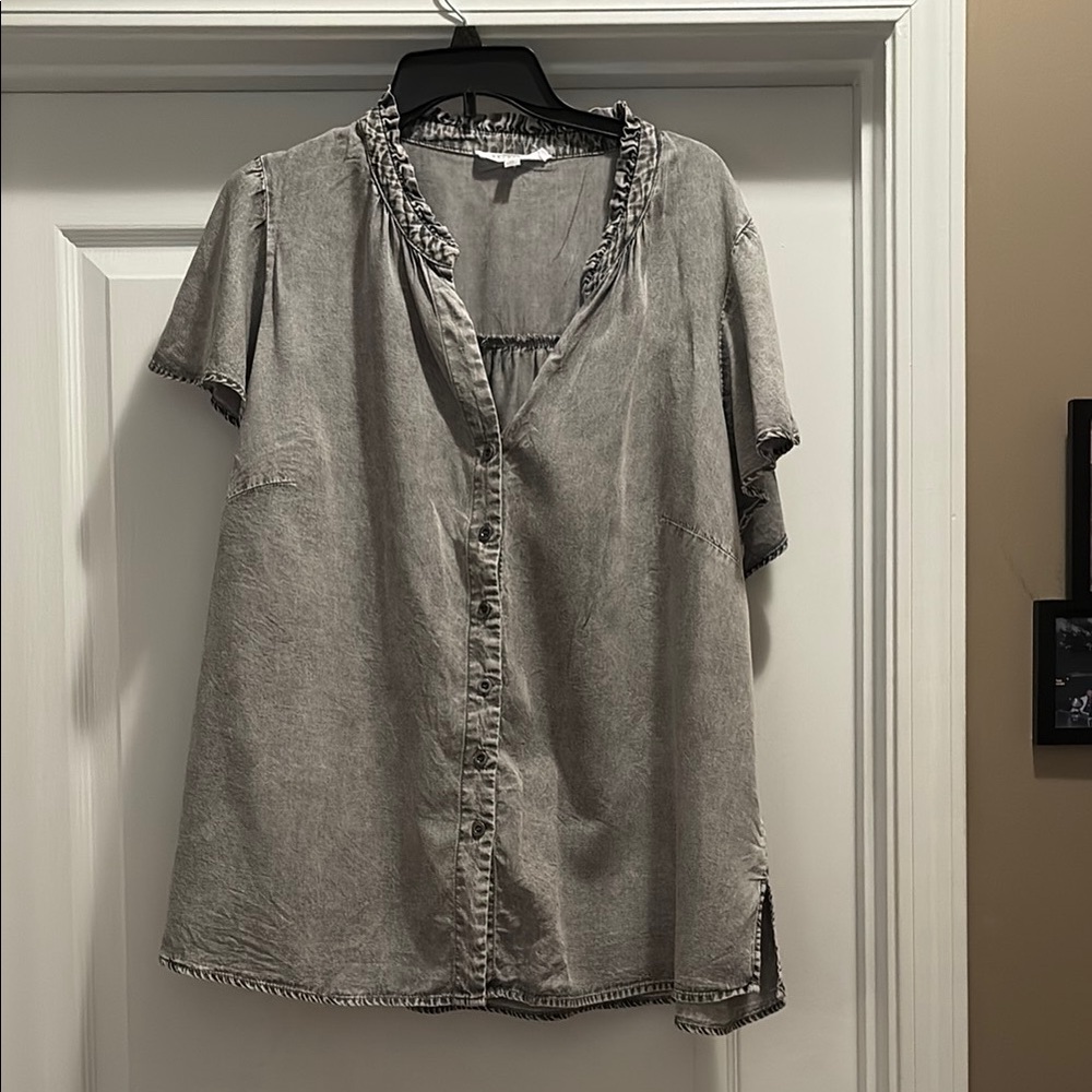 Jane and Delaney Gray Ruffled Women's Top